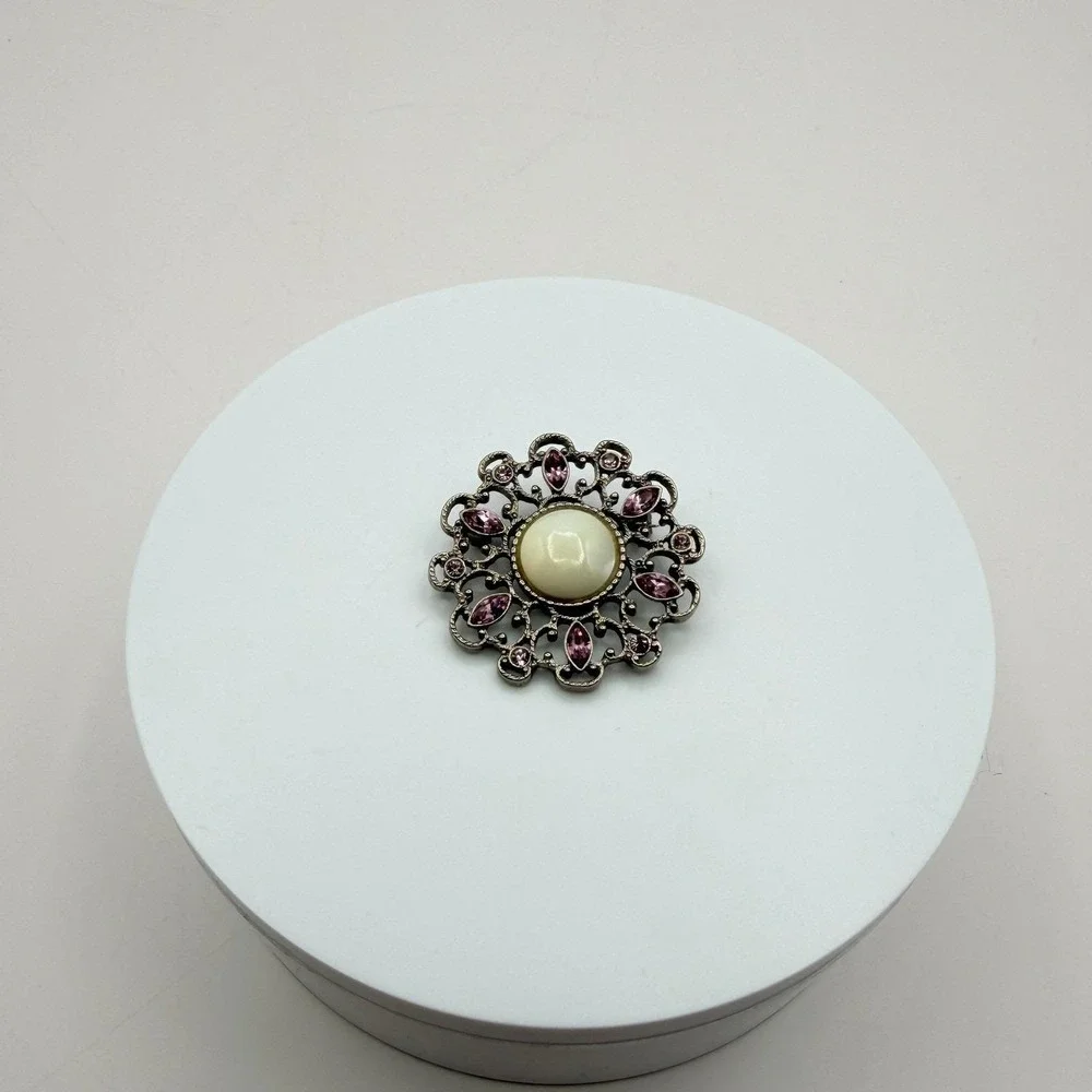 Vintage Mother Of Pearl‎ Rhinestone Glass Pink Ornate Filigree Brooch Pin Retro